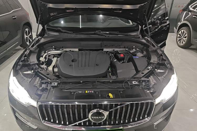 Used Volvo XC60 2022 B5 4x4 Smart Luxury Edition Engine Bay