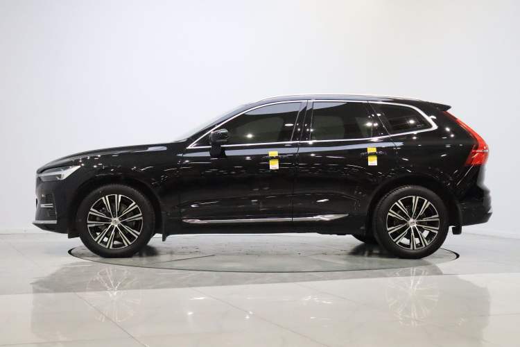 Used Volvo XC60 2022 B5 4x4 Smart Luxury Edition Exterior 2