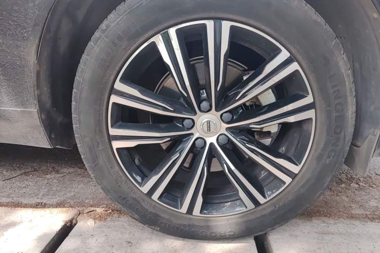 Used Volvo XC60 2022 B5 4x4 Smart Luxury Edition Exterior 7