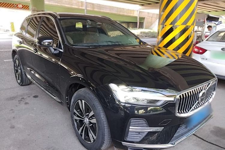 Used Volvo XC60 2022 B5 4x4 Zhiyi Luxury Edition Front Right 45 Deg