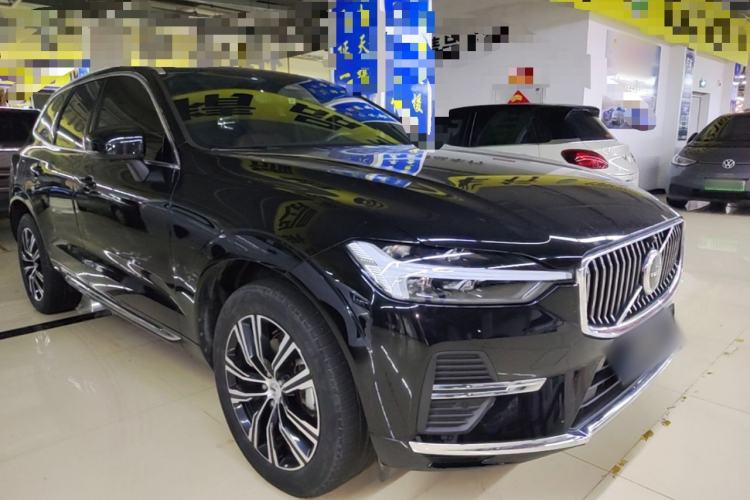 Used Volvo XC60 2022 B5 4x4 Smart Luxury Edition Front Right 45 Deg