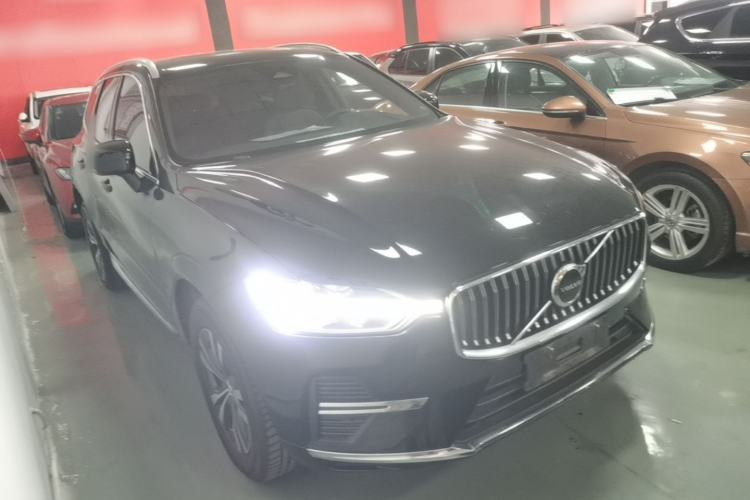 Used Volvo XC60 2022 B5 4x4 Zhiyi Luxury Edition Front Right 45 Deg