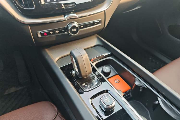Used Volvo XC60 2022 B5 4x4 Zhiyi Luxury Edition Gear Lever