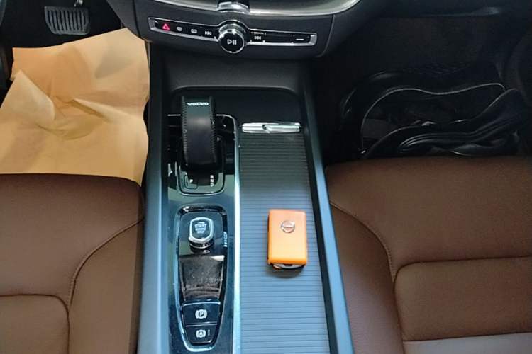 Used Volvo XC60 2022 B5 4x4 Zhiyi Luxury Edition Gear Lever