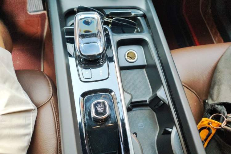 Used Volvo XC60 2022 B5 4x4 Zhiyi Luxury Edition Gear Lever