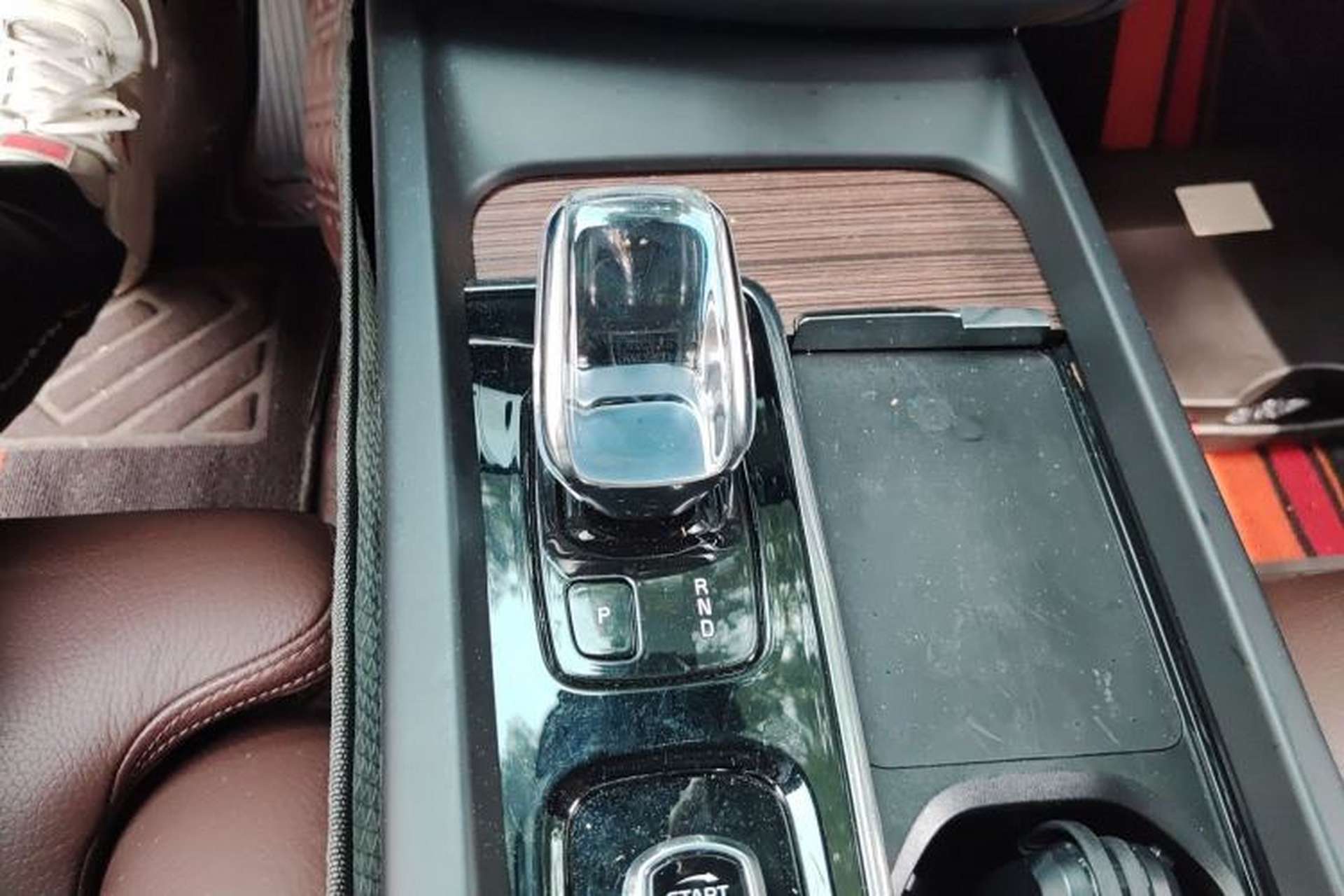 Used Volvo XC60 2022 B5 4x4 Smart Luxury Edition Gear Lever