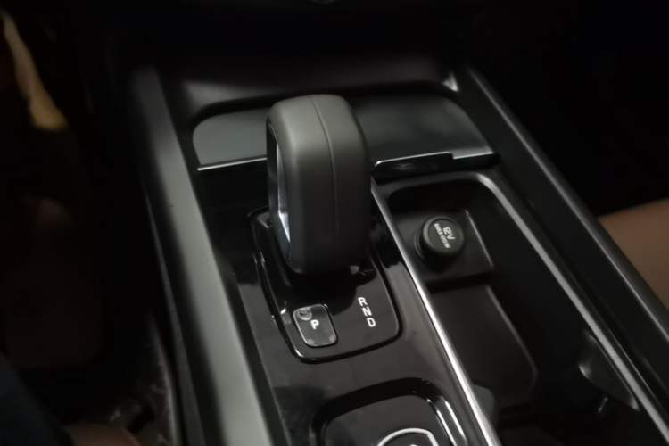 Used Volvo XC60 2022 B5 4x4 Zhiyi Luxury Edition Gear Lever