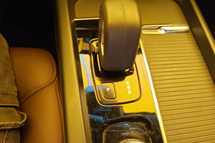 Used Volvo XC60 2022 B5 4x4 Zhiyi Luxury Edition Gear Lever