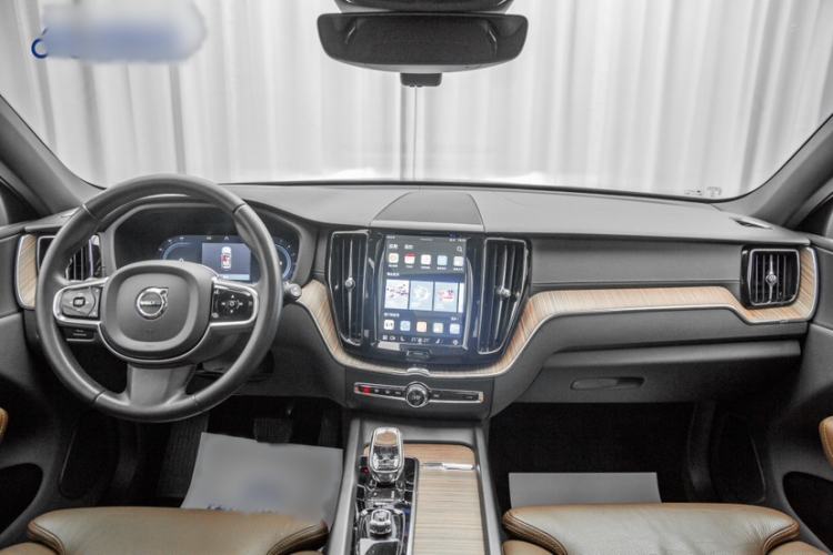 Used Volvo XC60 2022 B5 4x4 Smart Luxury Edition Interior 1