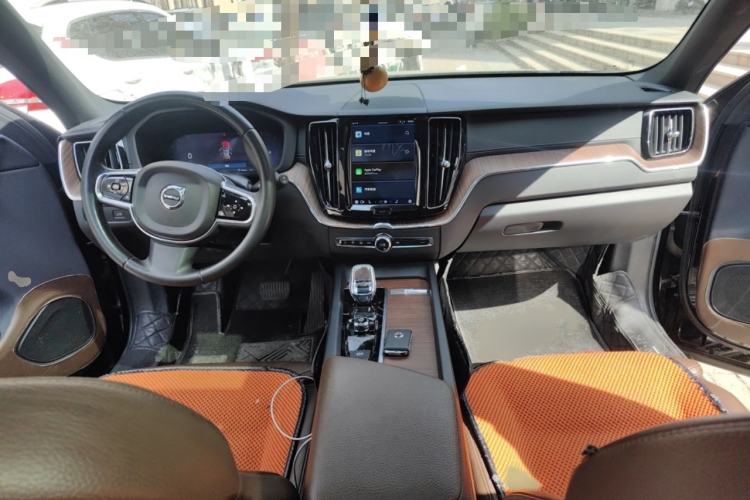 Used Volvo XC60 2022 B5 4x4 Smart Luxury Edition Interior 2