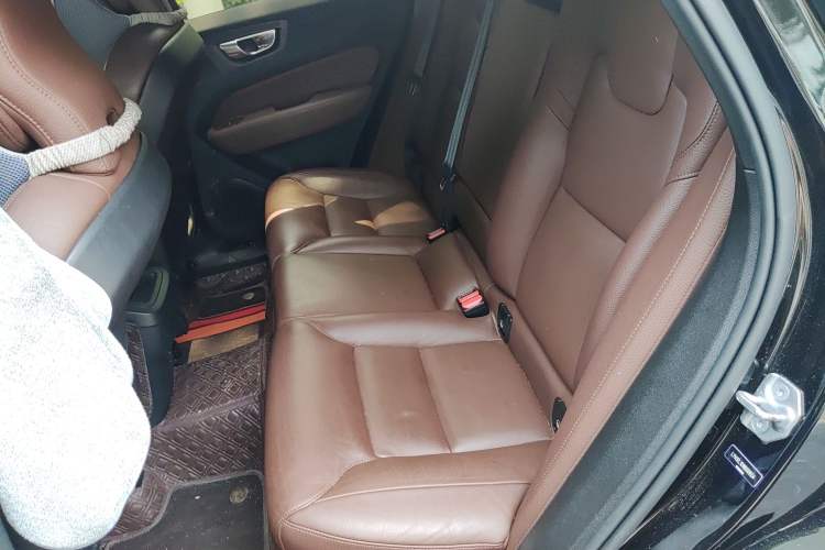Used Volvo XC60 2022 B5 4x4 Smart Luxury Edition Interior 4