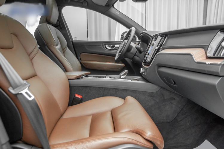 Used Volvo XC60 2022 B5 4x4 Smart Luxury Edition Interior 8