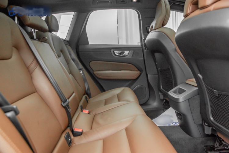 Used Volvo XC60 2022 B5 4x4 Smart Luxury Edition Interior 9