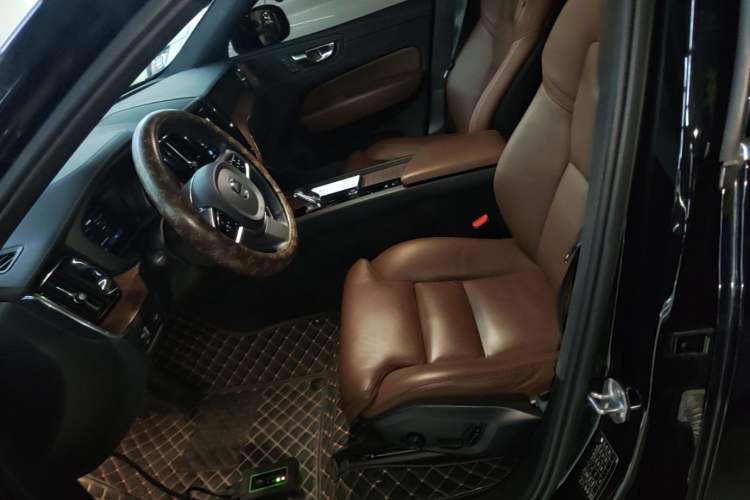 Used Volvo XC60 2022 B5 4x4 Smart Luxury Edition Left Front Seat