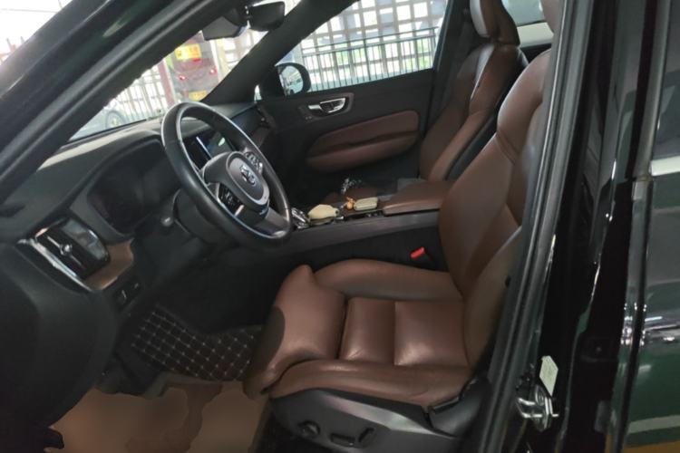 Used Volvo XC60 2022 B5 4x4 Smart Luxury Edition Left Front Seat