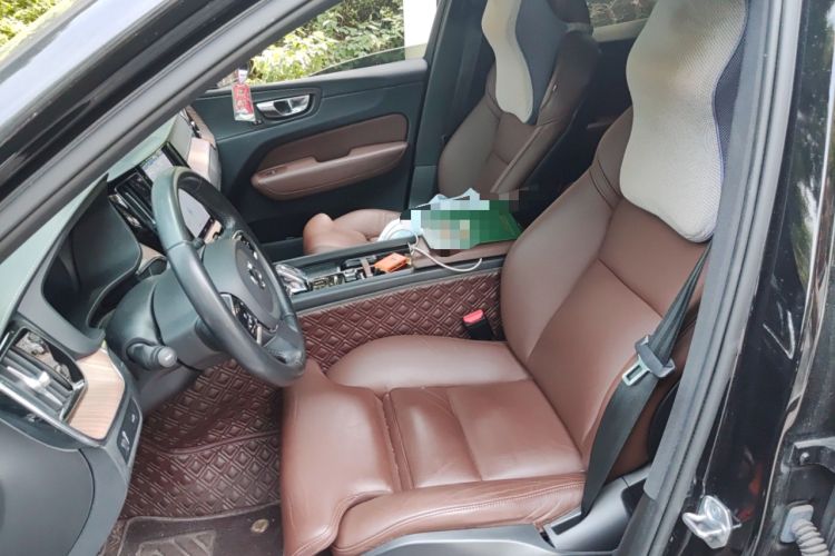 Used Volvo XC60 2022 B5 4x4 Smart Luxury Edition Left Front Seat