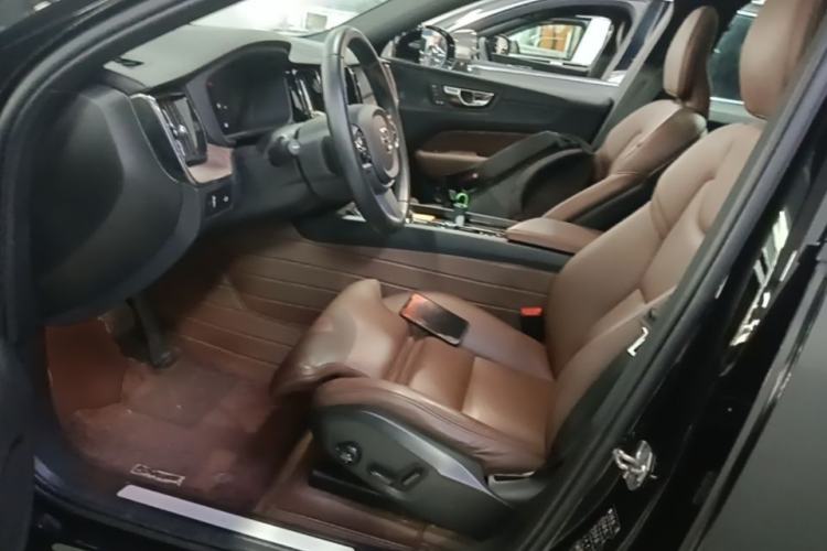 Used Volvo XC60 2022 B5 4x4 Smart Luxury Edition Left Front Seat
