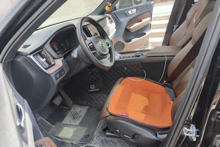 Used Volvo XC60 2022 B5 4x4 Smart Luxury Edition Left Front Seat