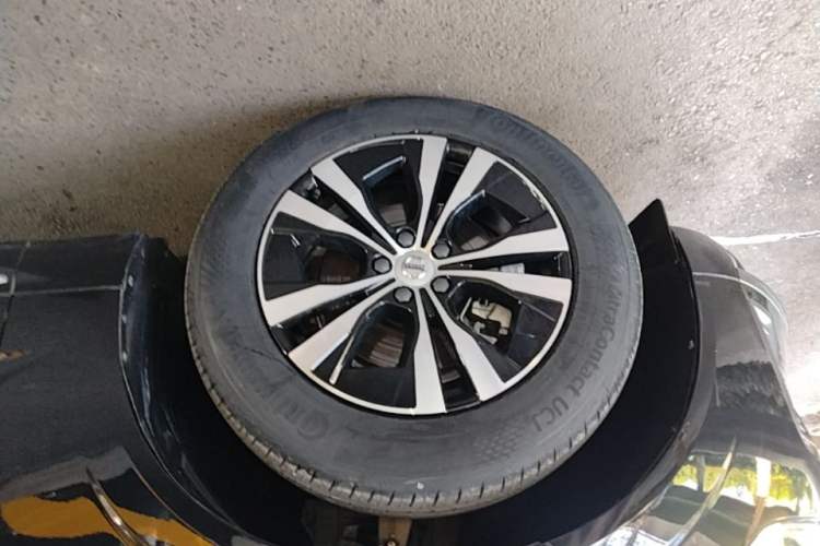 Used Volvo XC60 2022 B5 4x4 Zhiyi Luxury Edition Left Front Wheel Hub