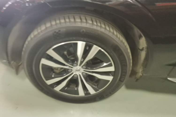 Used Volvo XC60 2022 B5 4x4 Zhiyi Luxury Edition Left Front Wheel Hub