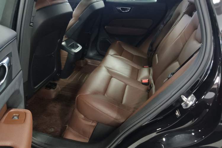 Used Volvo XC60 2022 B5 4x4 Smart Luxury Edition Left Rear Seat