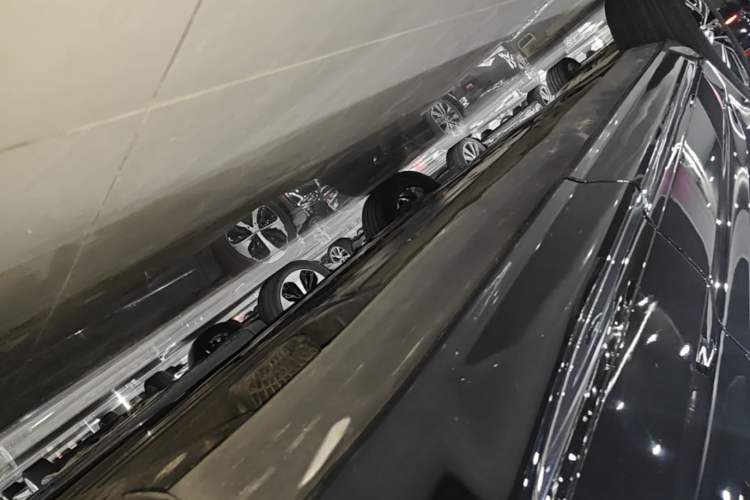 Used Volvo XC60 2022 B5 4x4 Smart Luxury Edition Left Side Sill
