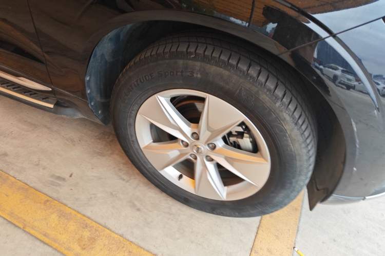 Used Volvo XC60 2022 B5 4x4 Zhiyi Luxury Edition Right Front Wheel Hub