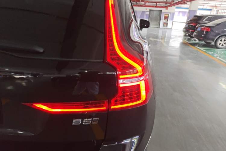 Used Volvo XC60 2022 B5 4x4 Smart Luxury Edition Right Rear Taillight