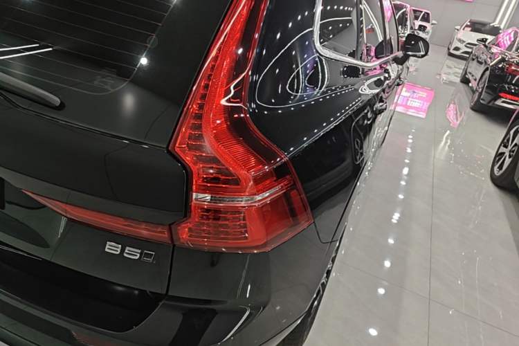 Used Volvo XC60 2022 B5 4x4 Smart Luxury Edition Right Rear Taillight