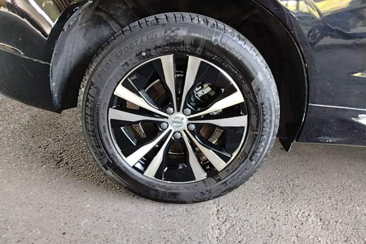 Used Volvo XC60 2022 B5 4x4 Zhiyi Luxury Edition Right Rear Wheel Hub