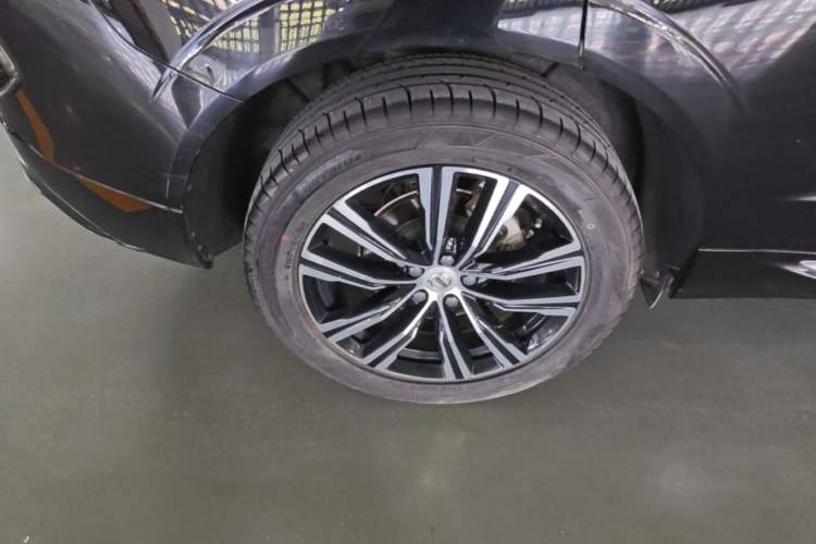Used Volvo XC60 2022 B5 4x4 Smart Luxury Edition Right Rear Wheel Hub