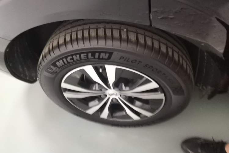 Used Volvo XC60 2022 B5 4x4 Zhiyi Luxury Edition Right Rear Wheel Hub