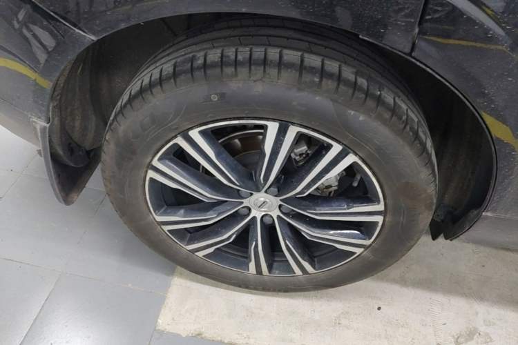 Used Volvo XC60 2022 B5 4x4 Smart Luxury Edition Right Rear Wheel Hub