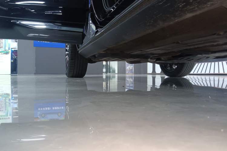 Used Volvo XC60 2022 B5 4x4 Smart Luxury Edition Right Side Sill