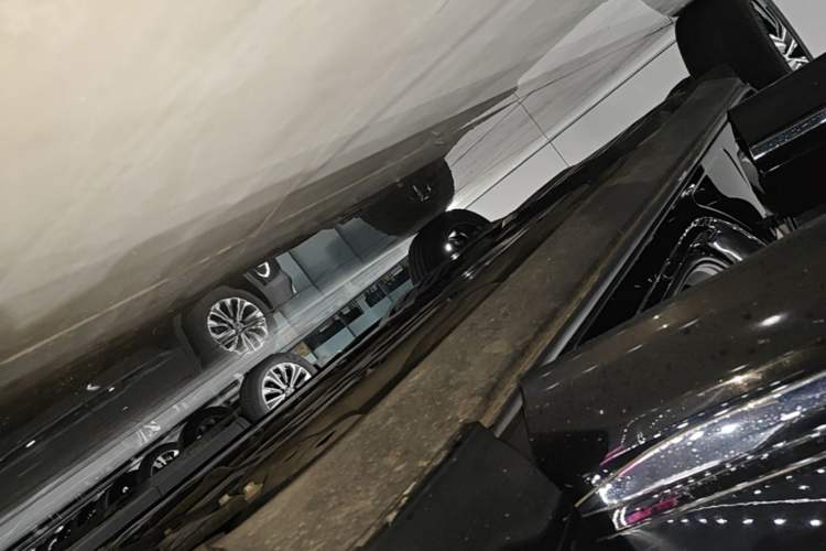 Used Volvo XC60 2022 B5 4x4 Smart Luxury Edition Right Side Sill