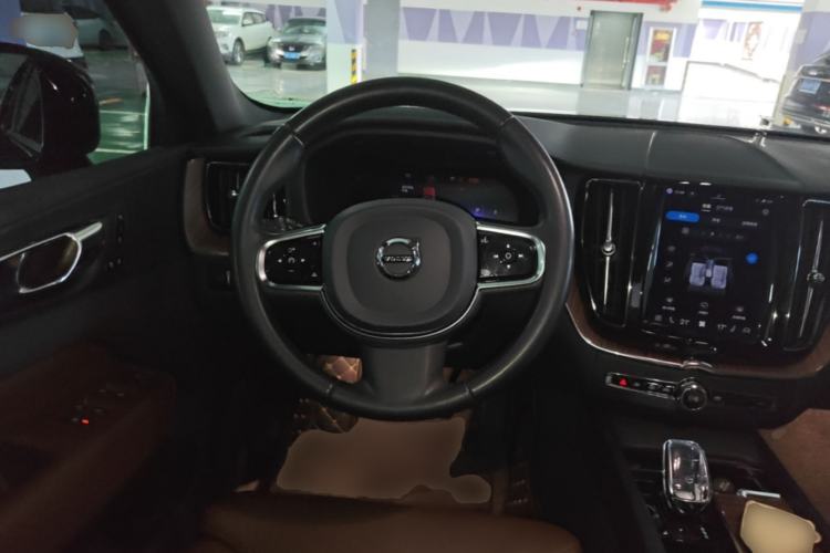 Used Volvo XC60 2022 B5 4x4 Smart Luxury Edition Steering Wheel