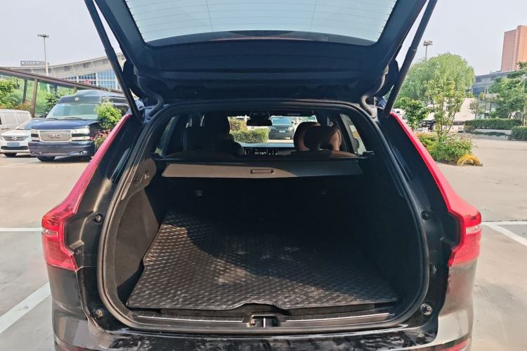 Used Volvo XC60 2022 B5 4x4 Zhiyi Luxury Edition Trunk