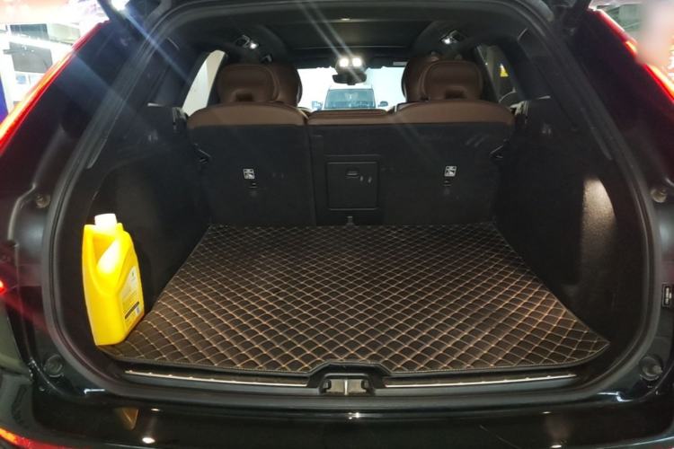 Used Volvo XC60 2022 B5 4x4 Smart Luxury Edition Trunk