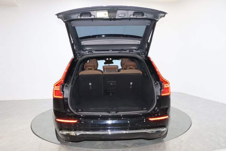Used Volvo XC60 2022 B5 4x4 Zhiyi Luxury Edition Trunk
