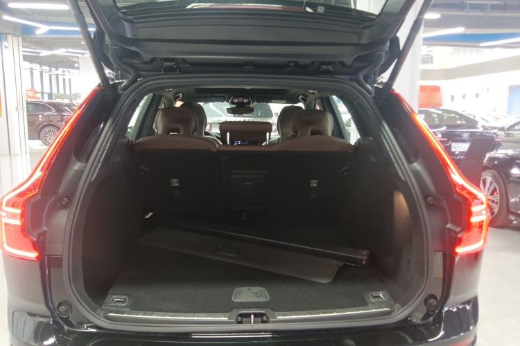 Used Volvo XC60 2022 B5 4x4 Smart Luxury Edition Trunk