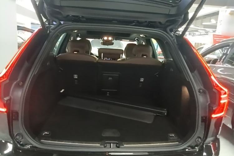 Used Volvo XC60 2022 B5 4x4 Smart Luxury Edition Trunk