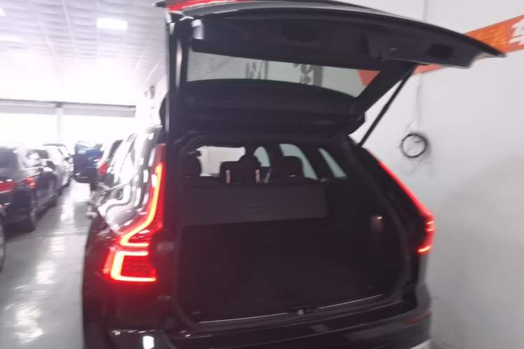 Used Volvo XC60 2022 B5 4x4 Zhiyi Luxury Edition Trunk