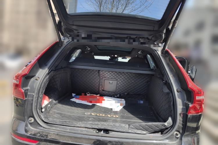 Used Volvo XC60 2022 B5 4x4 Smart Luxury Edition Trunk