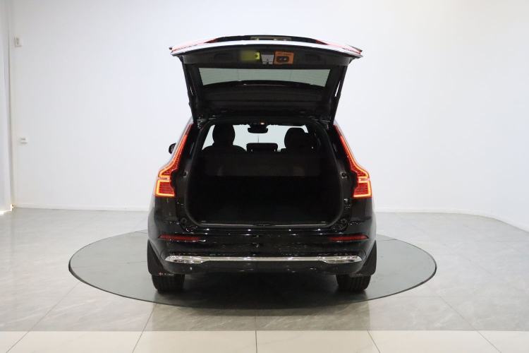 Used Volvo XC60 2022 B5 4x4 Smart Luxury Edition Trunk