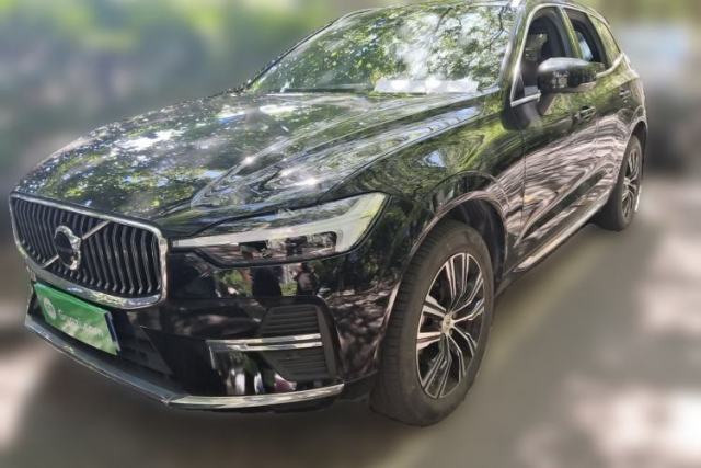 Używany Volvo XC60 2022 B5 4x4 Smart & Advanced Sport Edition