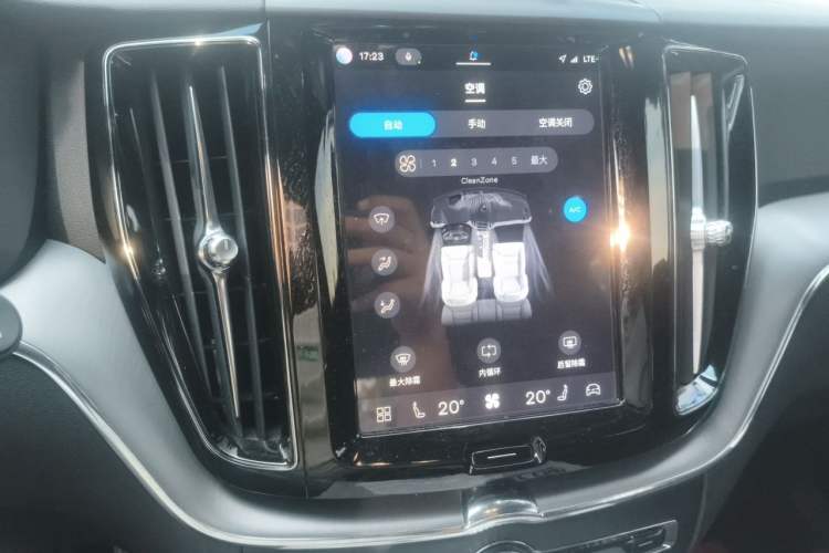 Used Volvo XC60 2022 B5 4x4 Zhiyi Luxury Edition Audio And AC Panel