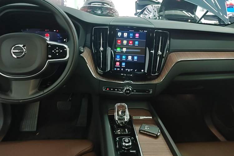 Used Volvo XC60 2022 B5 4x4 Zhiya Luxury Edition Audio And AC Panel