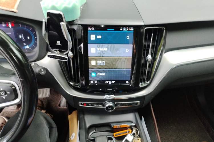 Used Volvo XC60 2022 B5 4x4 Zhiyi Luxury Edition Audio And AC Panel