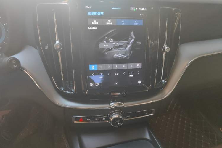 Used Volvo XC60 2022 B5 4x4 Zhiyi Sport Edition Audio And AC Panel