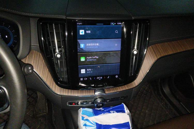 Used Volvo XC60 2022 B5 4x4 Smart Luxury Edition Audio And AC Panel